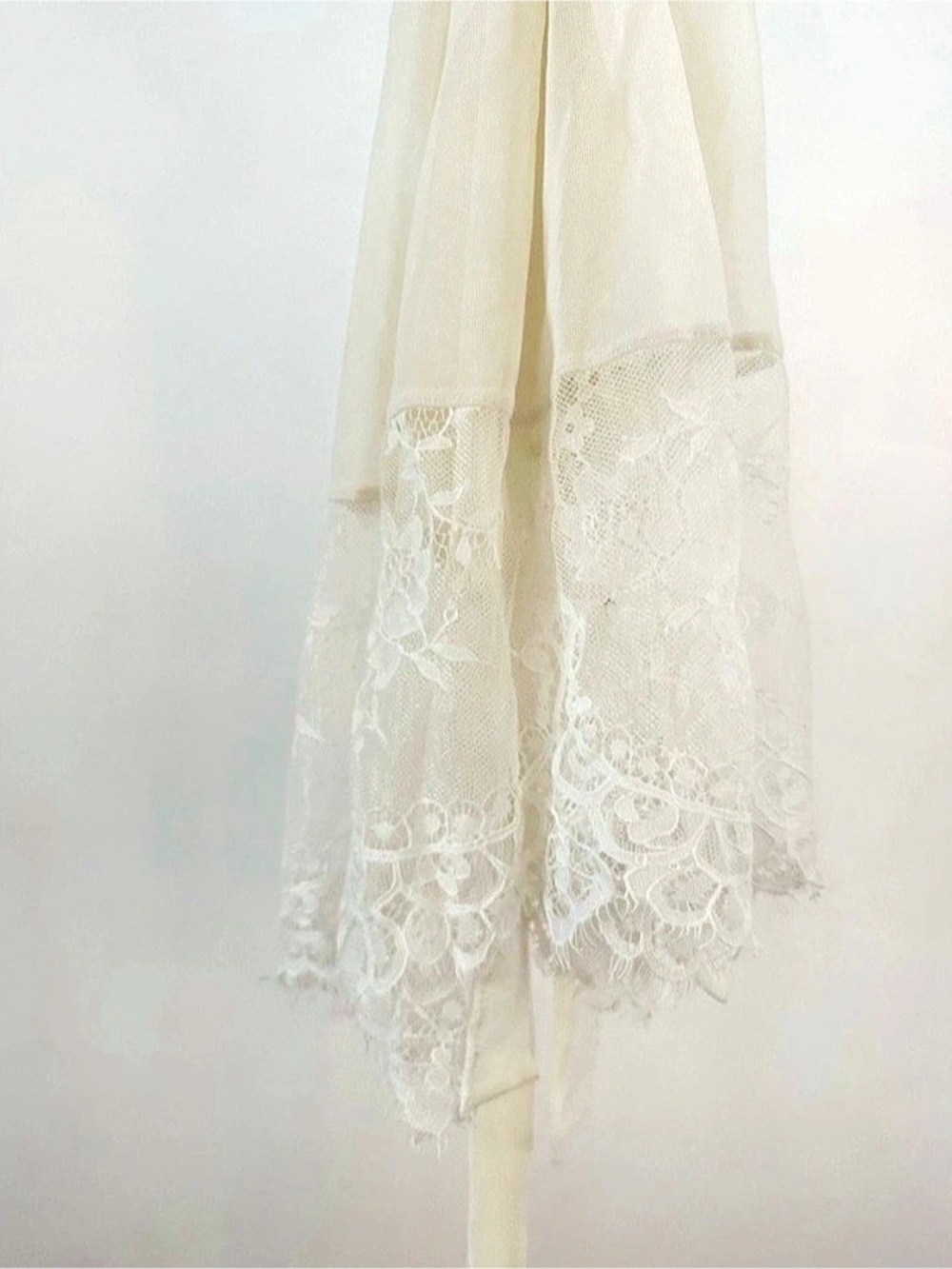 Vintage Lace Robe - Picture 4 of 4